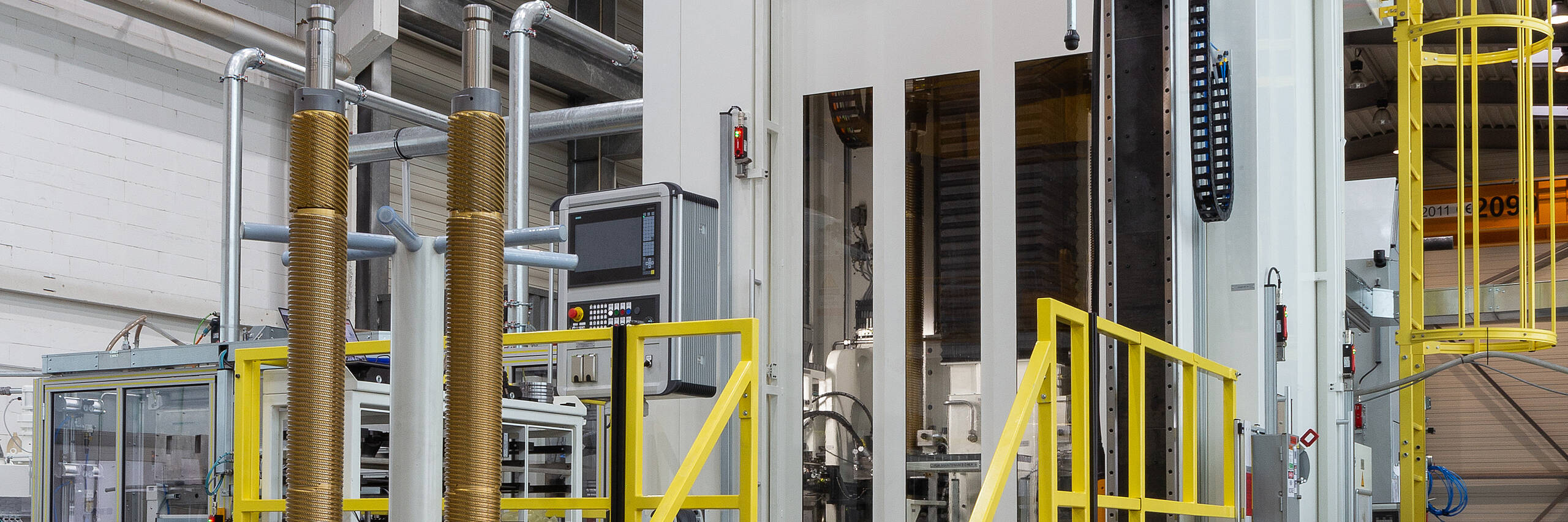 FORST-Drallräummaschine mit Werkzeugmagazin und Werkzeugwechselkran