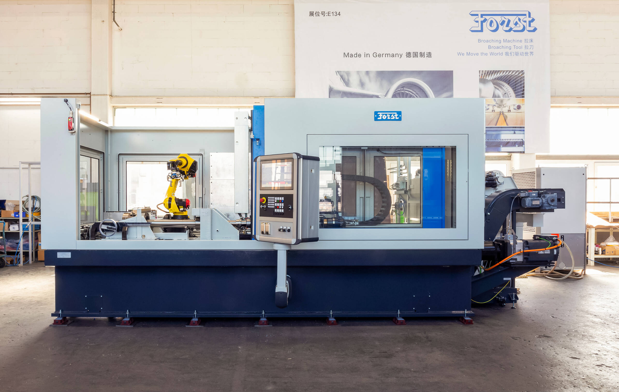 FORST-Sonderräummaschine mit automatischem Werkzeugwechsel